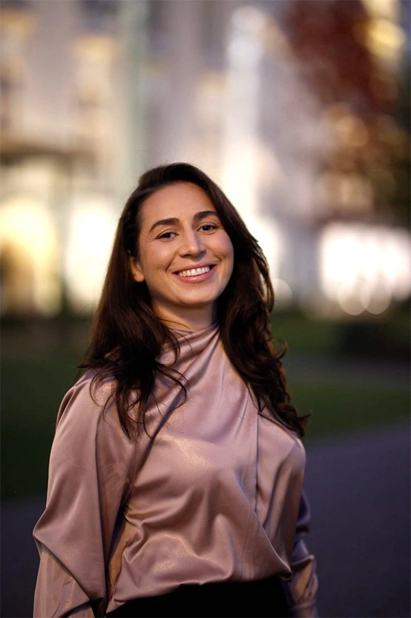 Portretul artistei vizuale Mihaela Bozariu